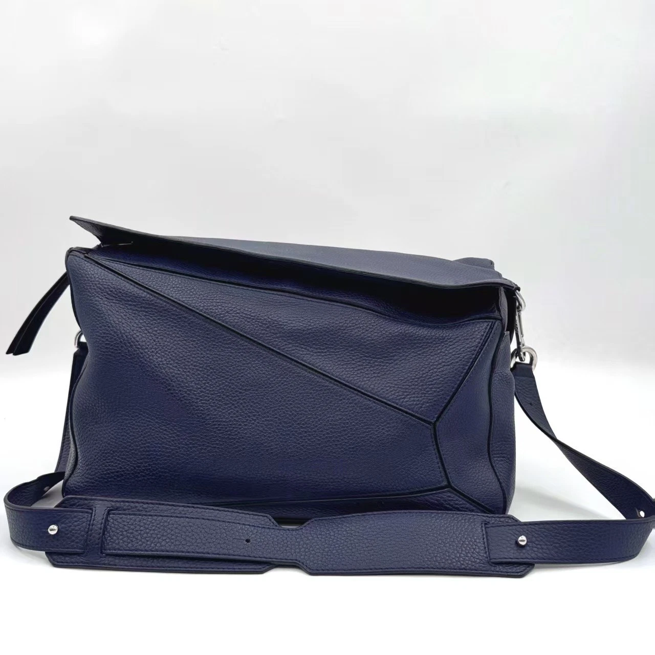 Loewe — Authentic Loewe Puzzle XL Navy Blue Grained Calfskin Shoulder Bag Silver Hardwar