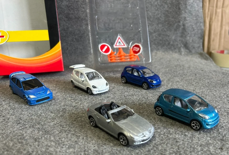 MAJORETTE PLAYSET FORD FOCUS CITROEN C1 MERCEDES SLK CLASSE A RENAULT TWINGO - Immagine 2 di 4