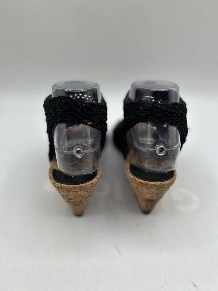 Sandália anabela feminina Nina Nevaeh tamanho 7.5 preta de malha elástica aberta slip-on - Imagem 3 de 4