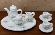 VINTAGE TEA SET WITH CHRISTMAS DECOR FOR MINIATURE DOLLHOUSE OR ROOMBOX 