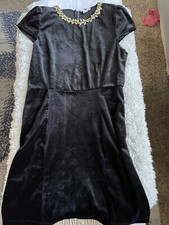 One Clothing of Los Angeles glsz. L black velvet   jewel  neck dress. Pretty