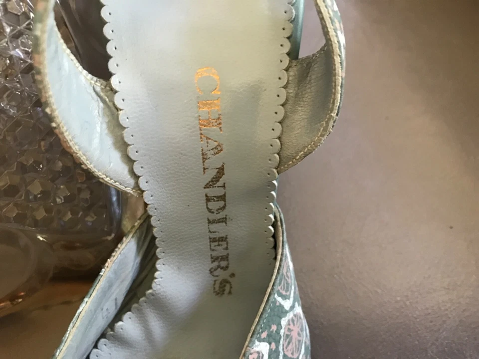 1960’s Vintage Chandler’s French Room conjunto de zapatos de cuero y clutch a juego Foto 3 de 4