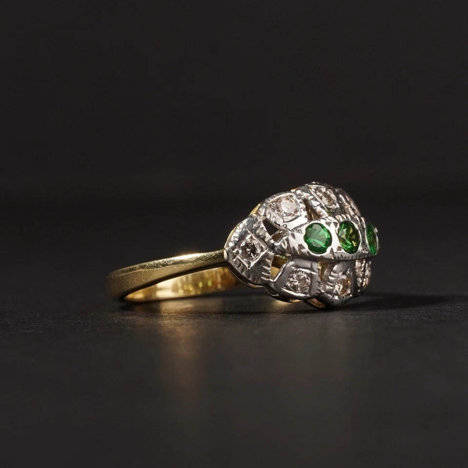 Vintage Tsavorite Green Garnet & Diamond Cluster Ring 18ct Gold Size O / 7 Foto 3 de 4
