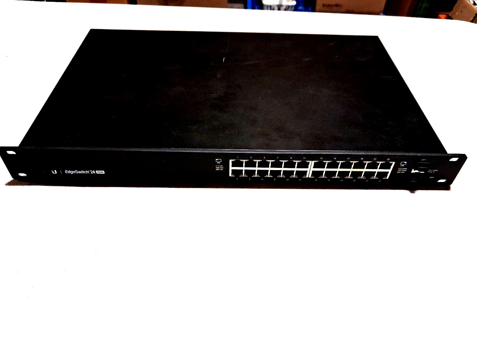 Ubiquiti ES-24-250W EdgeSwitch 24 Port,250W Pre-owned!