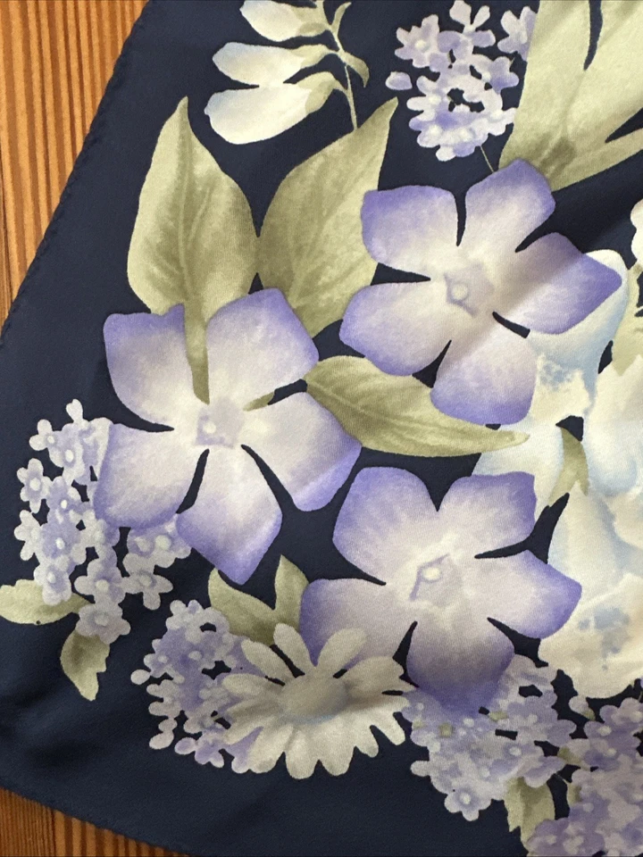 "Bufanda vintage Oscar De La Renta 100 % seda azul marino floral 52x11""" Foto 4 de 4