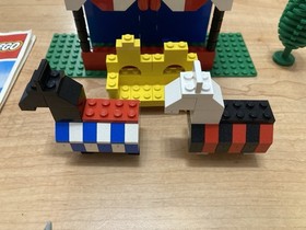 Lego vintage castle 383 Knight's Tournament complete with instructions