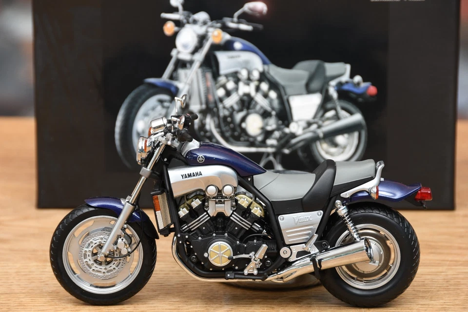 MINICHAMPS 122 163700 Yamaha Vmax Blue 1993 Motorrad in OVP unbespielt - NEU - Bild 4 von 4