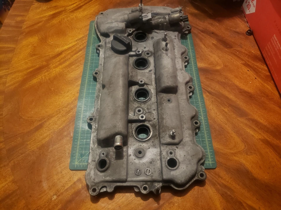 Cubierta de válvula Toyota Rav4/Camry 2010-2017 genuina OEM 2AR Foto 3 de 4