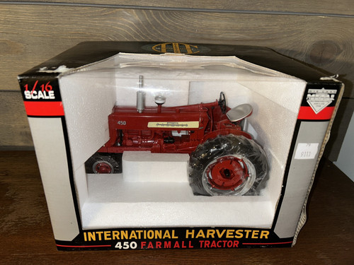 1/16 SPECCAST INTERNATIONAL HARVESTER 450 FARMALL TRACTOR WITH BOX ZJD153 W/BOX - Picture 1 of 7