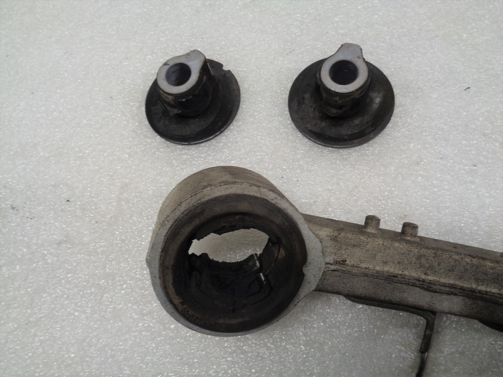04-08 Maserati Quattroporte Front Left Driver Upper Control Arm OEM DE2209180