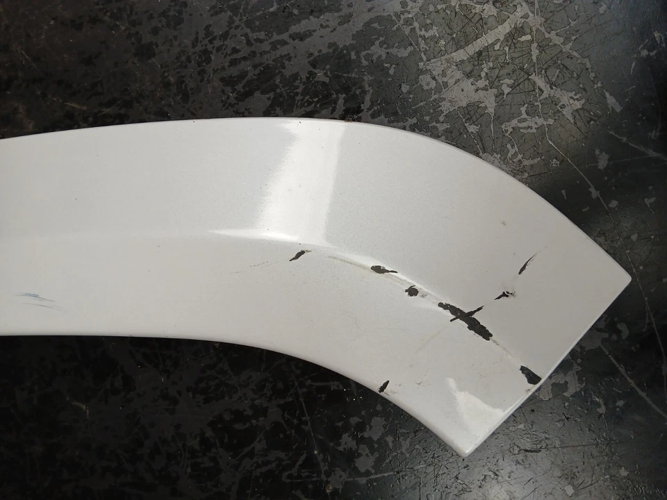 Jeep Grand Cherokee 2013-2022 conductor puerta lateral derecha arco de rueda moldura acampanada Foto 2 de 4