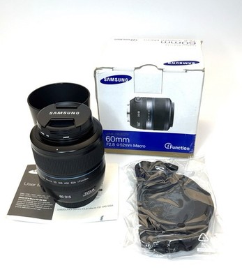 Samsung NX 60mm f/2.8 Macro ED OIS SSA Lens + Marumi 52mm. Alles Neuwertig  