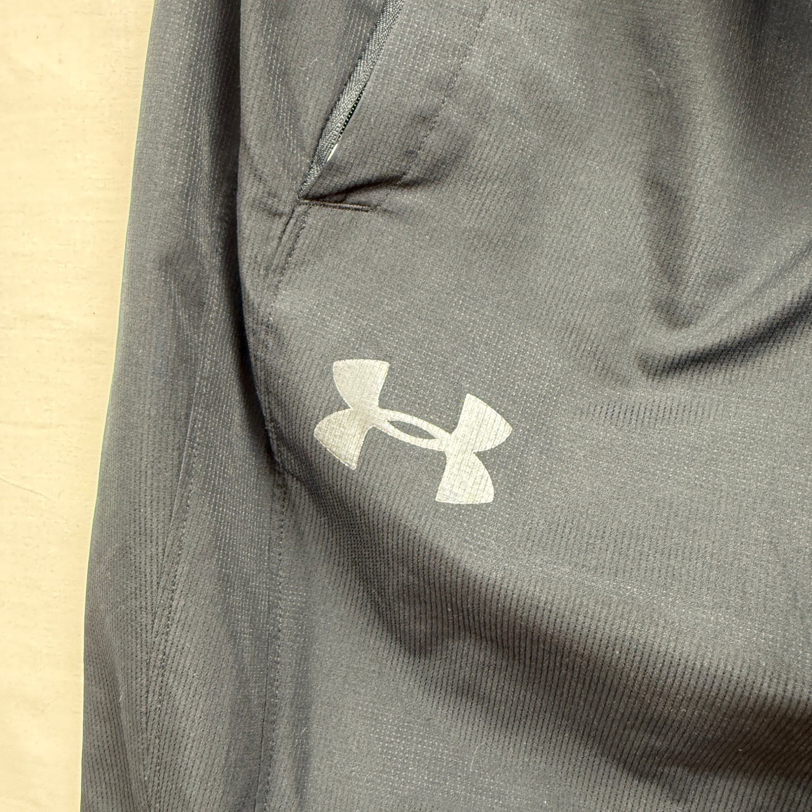 Under Armour HeatGear Mens Large Black Loose Fit Mesh Lined Track Pants thumbnail 5