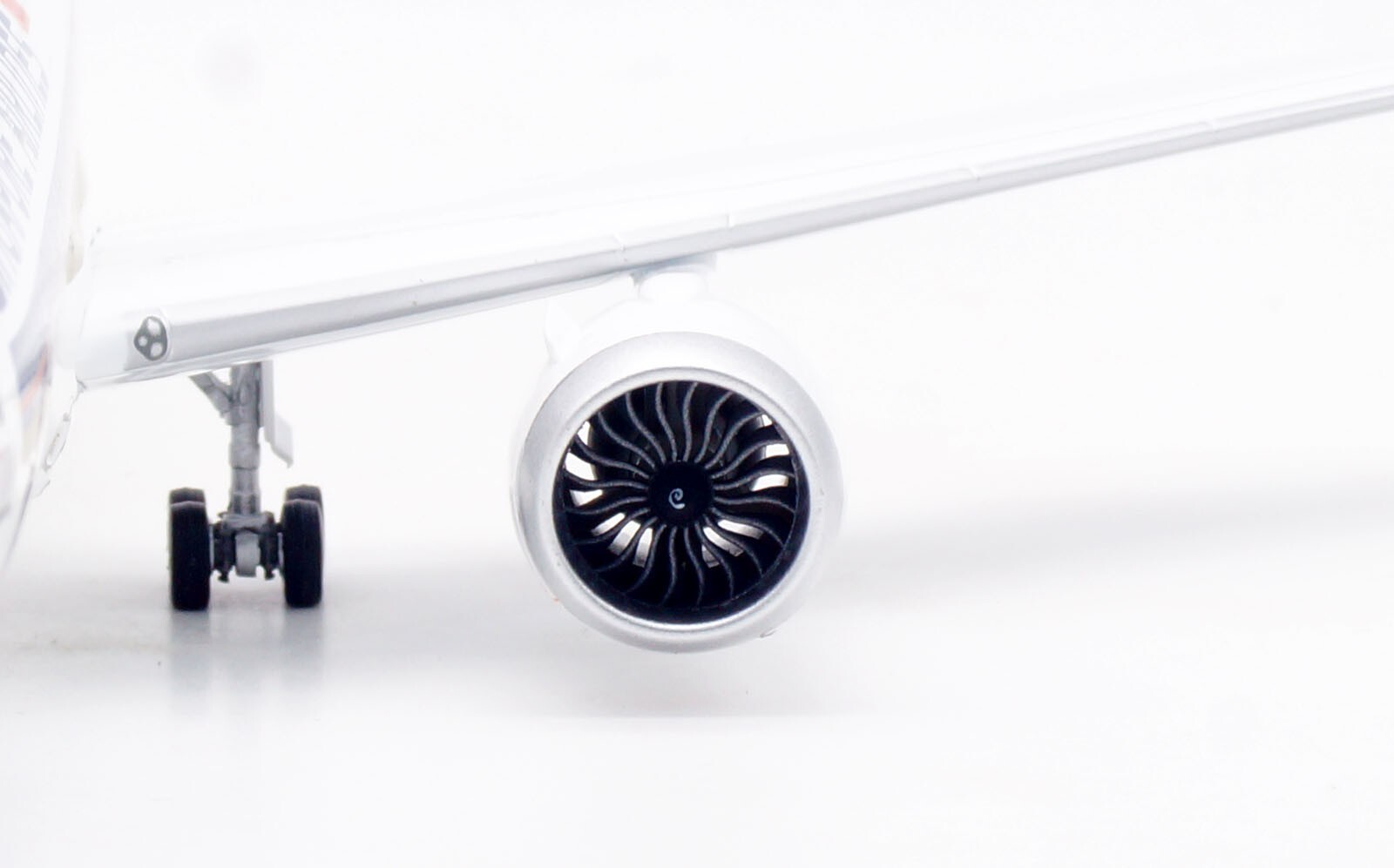 1:200 SQ Wings Singapore Airlines Boeing B787-10 9V-SCN Diecast Aircraft Model