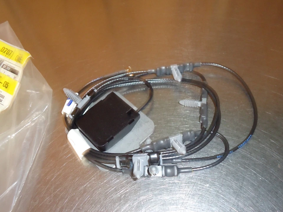 Nueva antena de localización de vehículos GM 12450707 2000 Buick Park Avenue Ave NOS Foto 2 de 2