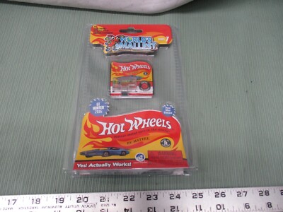 2016 Worlds Smallest NEW Coolest Hot Wheels Speeder Green Race Car Gt Hunter