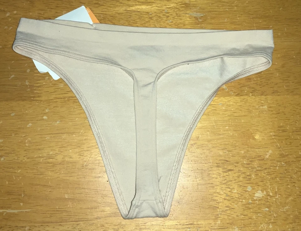 HTF New BARELY THERE Customflex Seamless Microfiber Thong Panties L 7 Nude NWT - Image 2 of 3