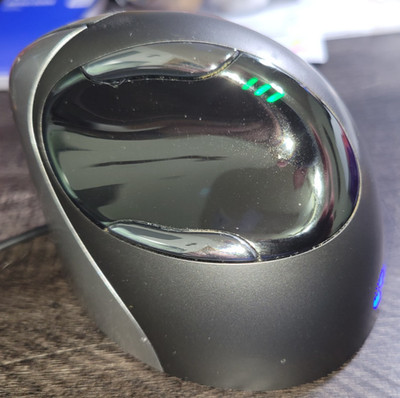 Evoluent VerticalMouse 4 VM4R Right Handed Ergonomic Wired Mouse   Works Great
