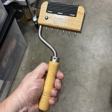 C.S. Osborne & Co. Gooseneck Webbing Carpet Stretcher Upholstery Pulling Tool