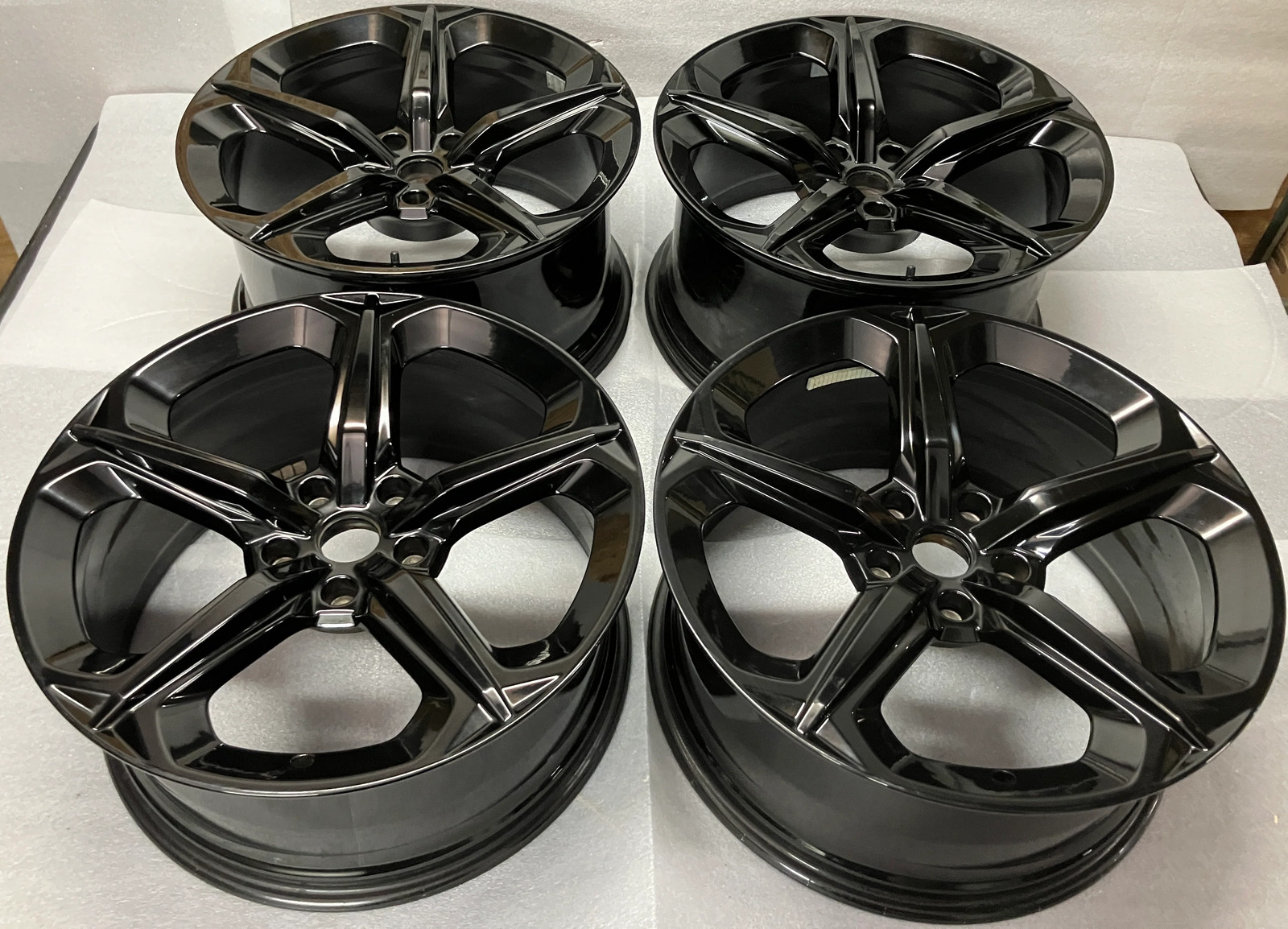 2018-2023 Lamborghini Urus OEM 21" Gloss Black Staggered Wheel Rim Set of 4