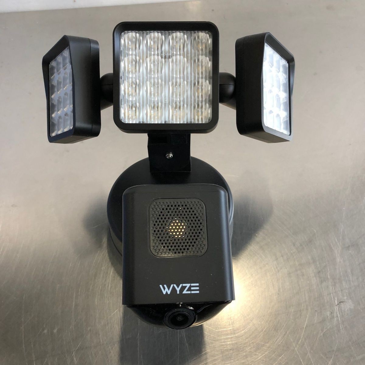 Wyze Cam Floodlight Pro Black – 2K HD Smart Security Camera 3000