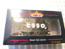 BACHMANN 00 GAUGE 33-677 -TANK WAGON WITH LARGE FILLER - ESSO -BOXED