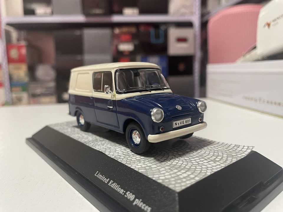 PREMIUM 1:43 ClassiXXs Volkswagen VW Fridolin Typ147 Camión Coche Modelo  Foto 4 de 4