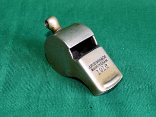 ORIGINAL WW1 'J. HUDSON & Co' BRITISH ARMY OFFICER'S TRENCH WHISTLE DATED 1916