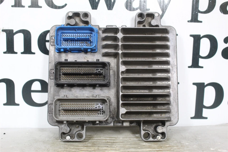 12605843 Saturn Aura 2007-2009 Unidad de control del motor Módulo ECU 16D3 384 B38 Foto 3 de 4