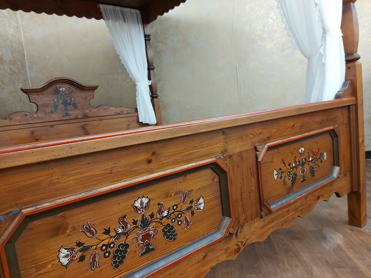 Voglauer Anno 1700 Cottage Four Poster Bed Double Bed Bedroom.