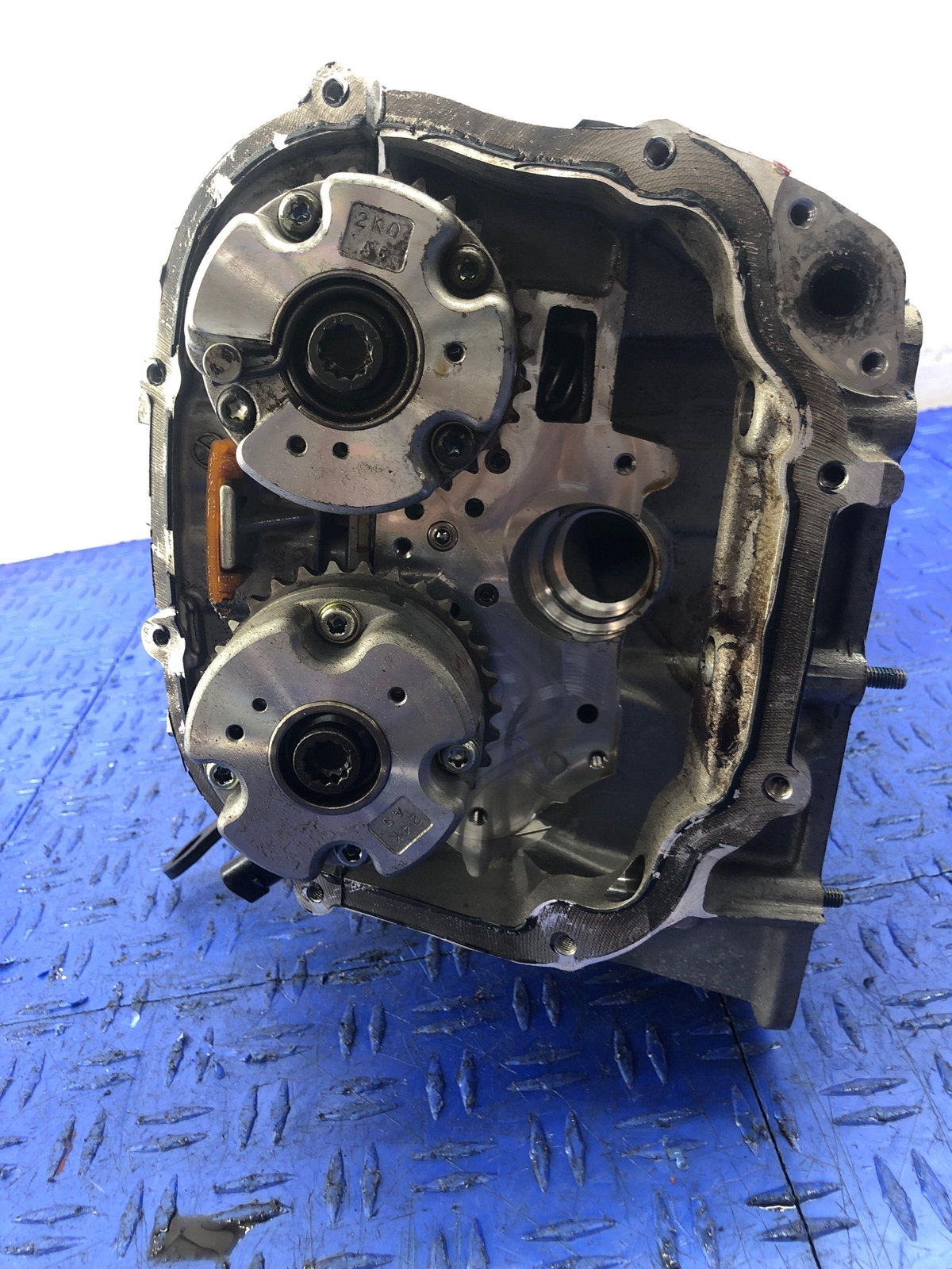 2011-2015 AUDI R8 4.2L RIGHT SIDE CYLINDER HEAD W/CAMSHAFTS *FLOOD RECOVERY*