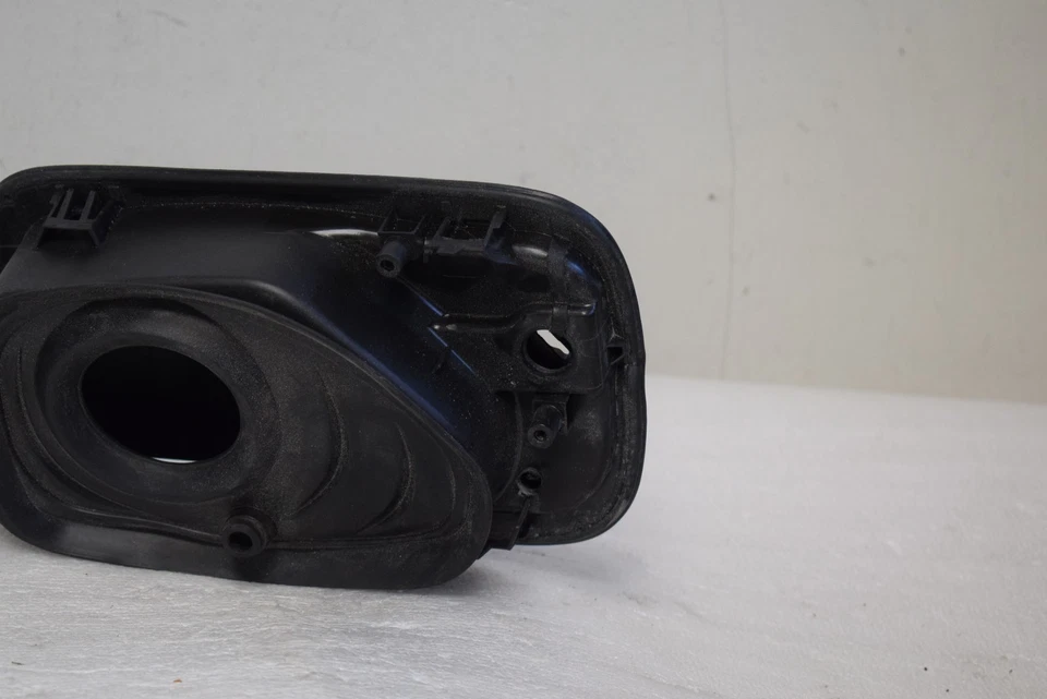 2017-2018 奥迪 A4 燃料口袋插入工厂原始设备制造商 — 第 3/4 张图片