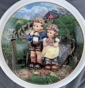 Hummel “Country Crossroads”Plate