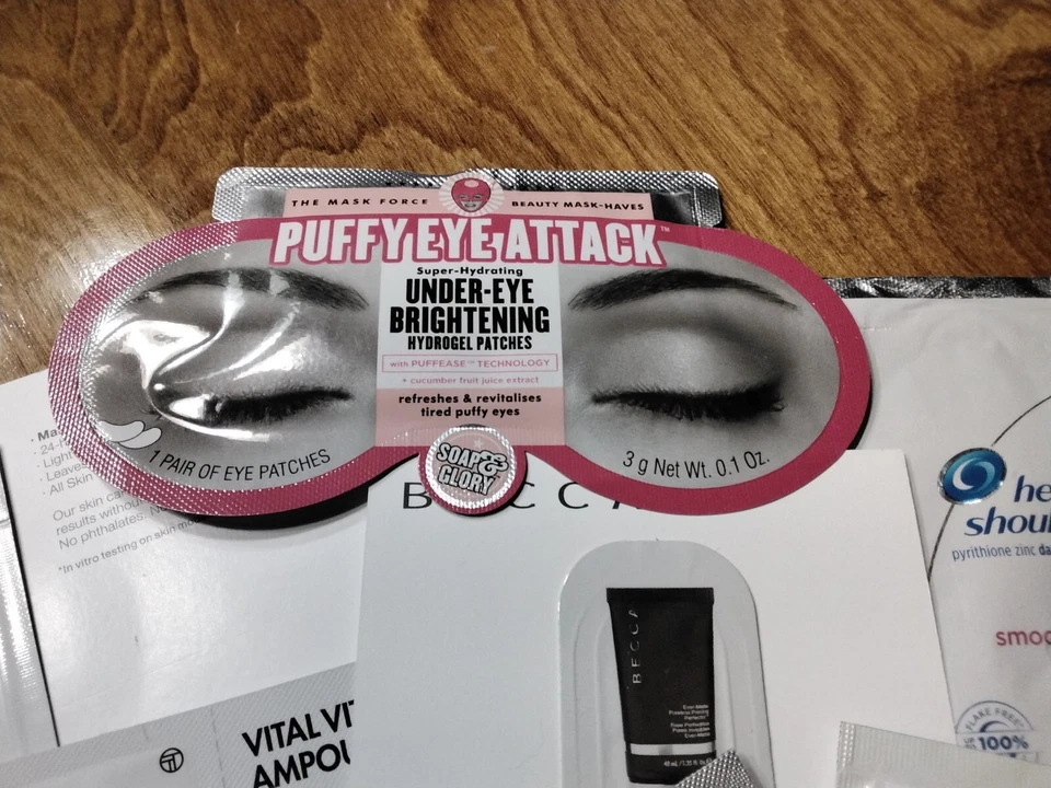 Máscara de ojos Jabón y Gloria ataque de ojos hinchados 1 par de parches para ojos y muestras lociones Foto 2 de 4