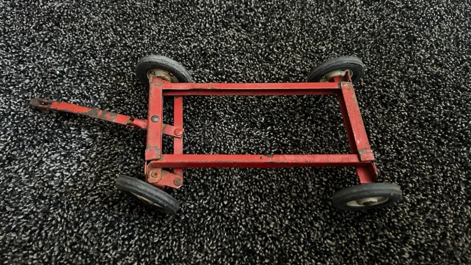 Vintage Tru-Scale Pressed Steel 1/16 White Rim Red 4-Wheel Farm Wagon Chassis - Image 2 of 3