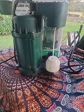 Zoeller 1/2-HP 115-Volt 60-GPM Cast Iron Submersible Sump Pump #1075