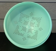 Colander~Vintage~Tupperware~Jadeite Green~9"~ Strainer~Bowl~#339-3 Star Pattern