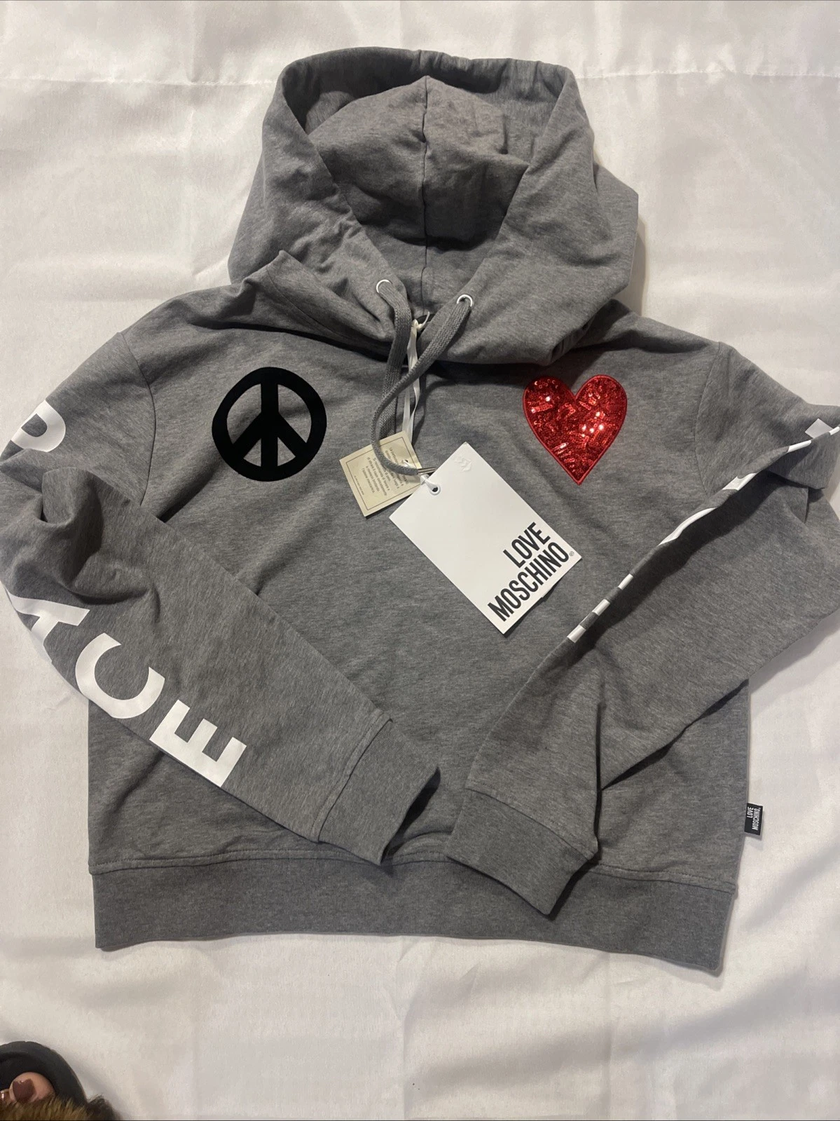 Felpa con cappuccio nuova con etichette Love Moschino donna Peace & Love slogan grigia tasca frontale taglia US 8