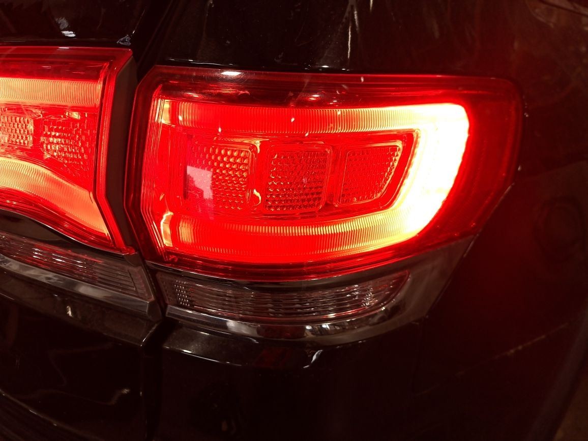 2014-2021 Jeep Grand Cherokee Right Tail Light Quarter Panel Mounted Oem