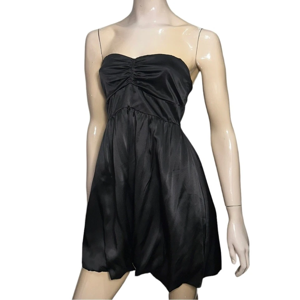 Mini vestido de festa Myne feminino tamanho M preto bainha de seda dupla sem alças - Imagem 2 de 4