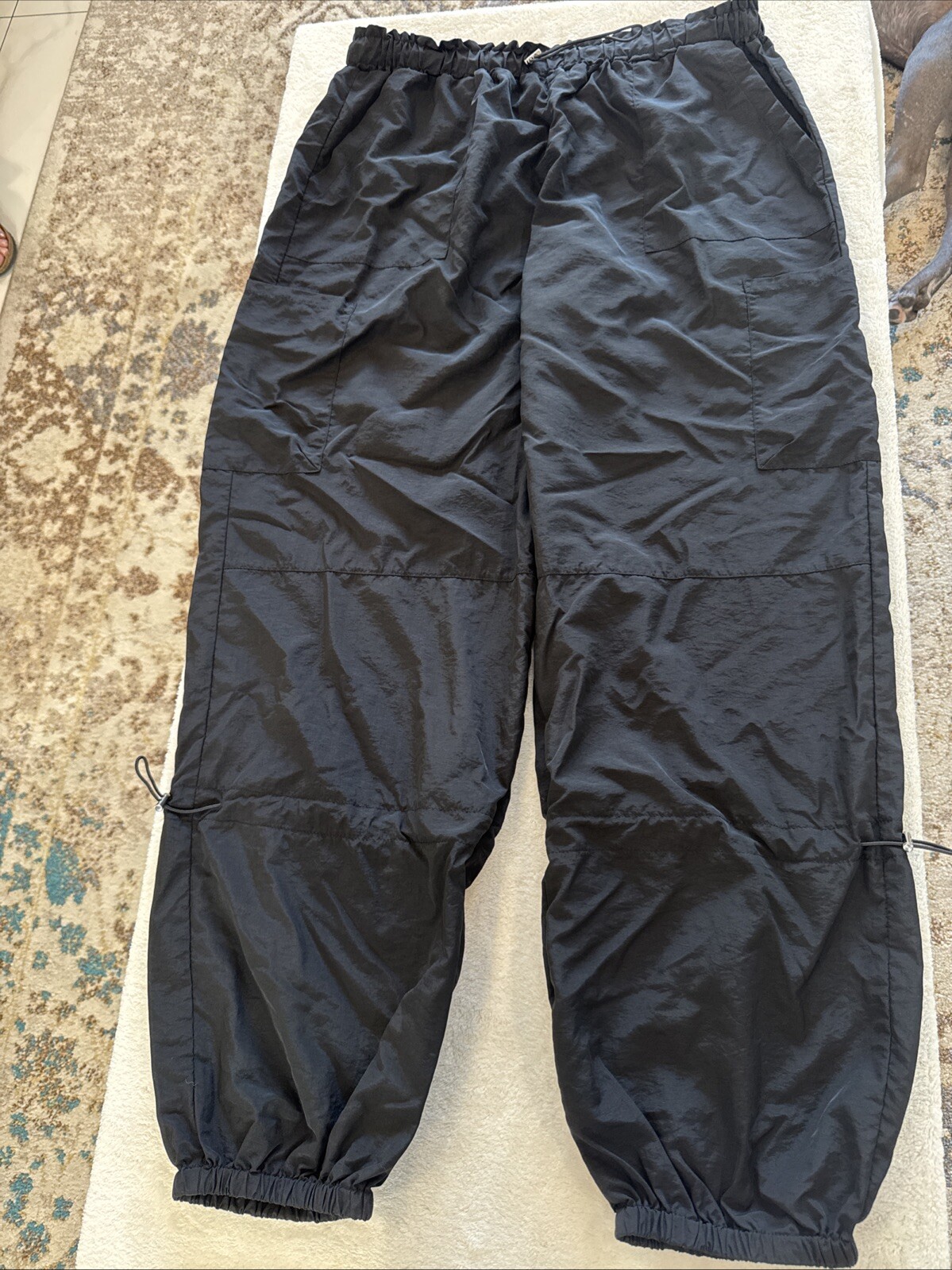 Pantalones de chándal con bolsillo de paracaídas negros sin marca talla XL