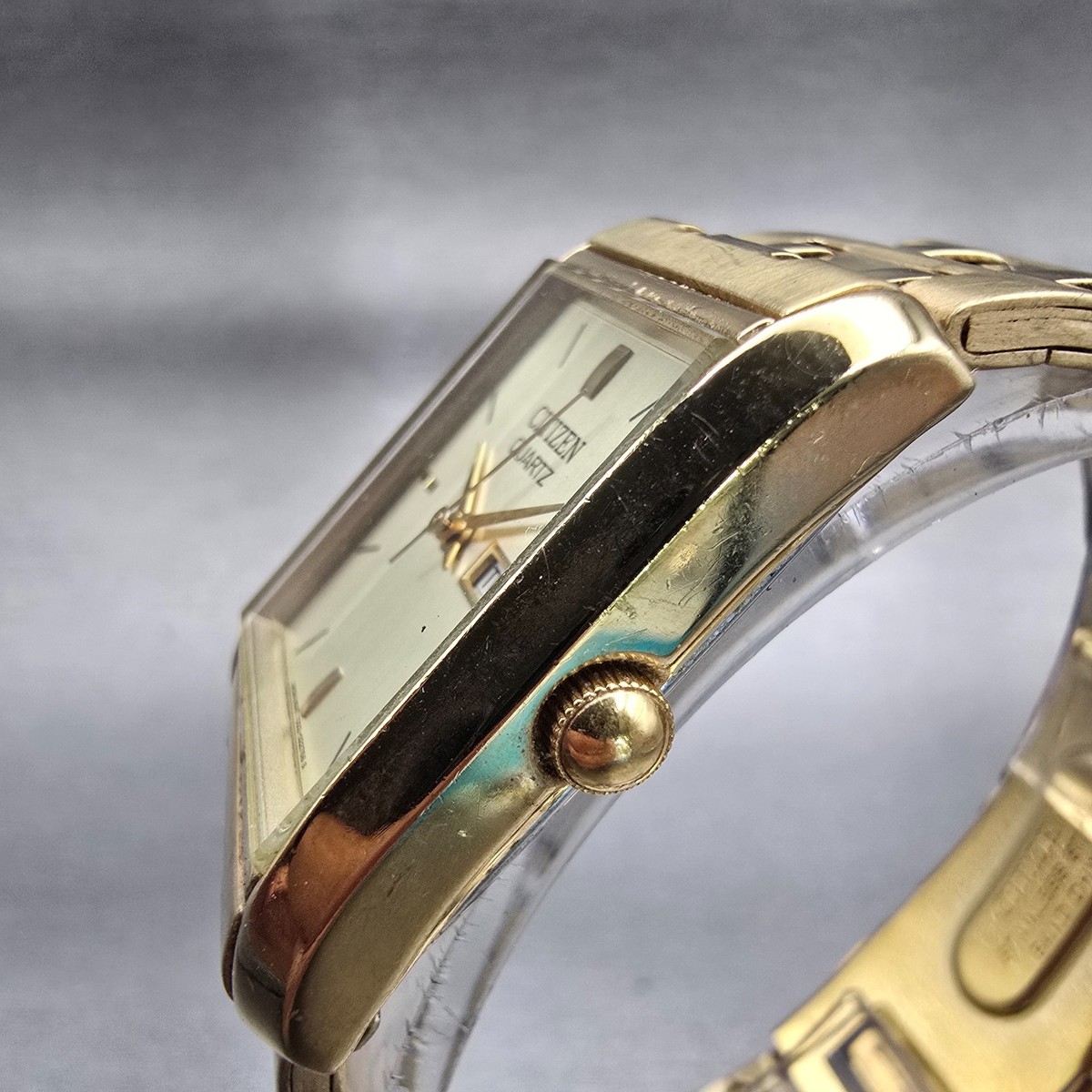 Vintage Mens Citizen Tank 1002-S99299 Gold Tone Day Date Quartz