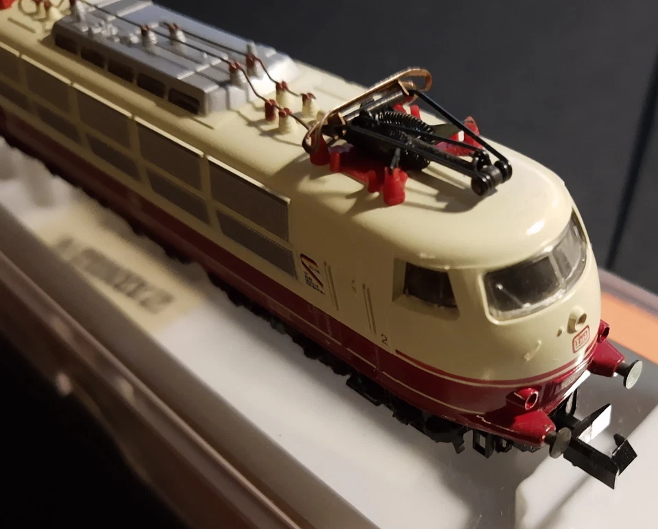 Arnold 2352 Schnellfahr-E-Lok BR 103 150-9 (ex. E03 ) der DB rot/beige, OVP;  N - Bild 4 von 4