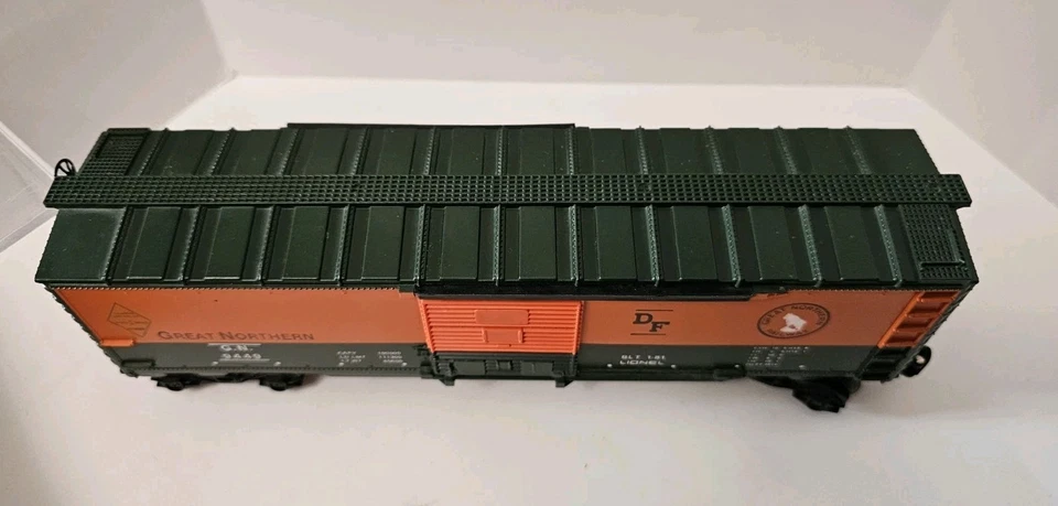 1981 Lionel O FARR 3 Great Northern Boxcar (Orange/Green) - Nice with Box - Image 4 of 4