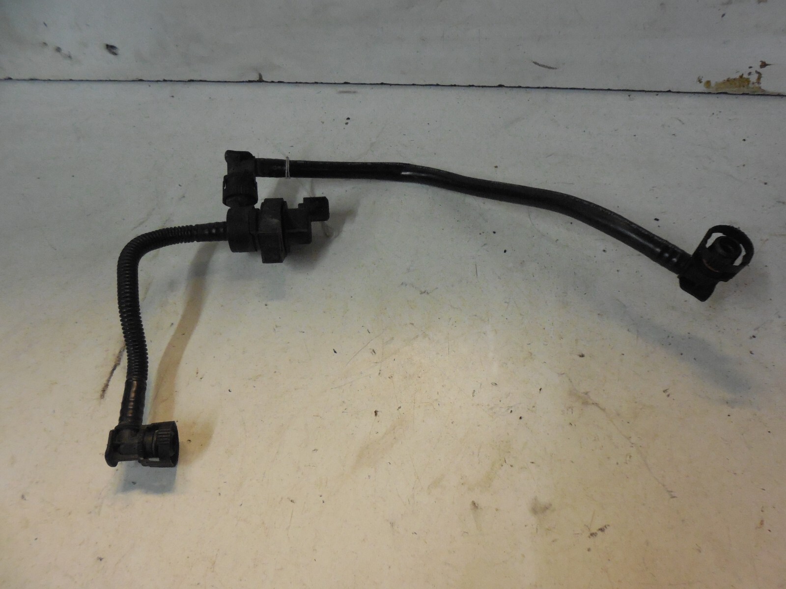 0410 BMW E60 E90 3 5 Series N52 Engine Fuel Tank Breather Valve W