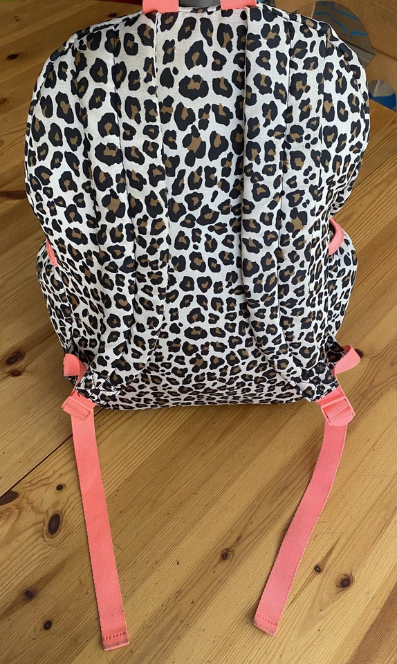 MOCHILA GAP SCHOOL Estampado Animal Leopardo Con Acentos Rosa En muy buen estado Foto 4 de 4