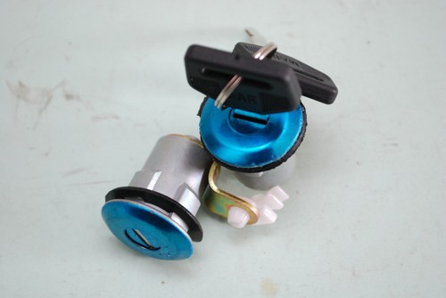 SUZUKI CARRY SUPER CARRY JIMNY SAMURAI SIERRA FRONT DOOR LATCH LOCK CYLINDER SET - Picture 4 of 5