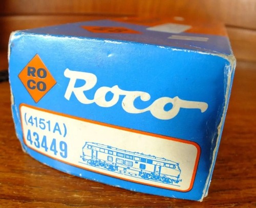 Roco 43449 HO gauge DB BR 215 diesel locomotive in weathered red livery - Picture 9 of 11