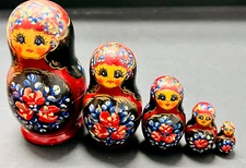 Vintage Matryoshka Russian 5 Nesting Dolls Wooden Hand Painted by Artist 4.25"