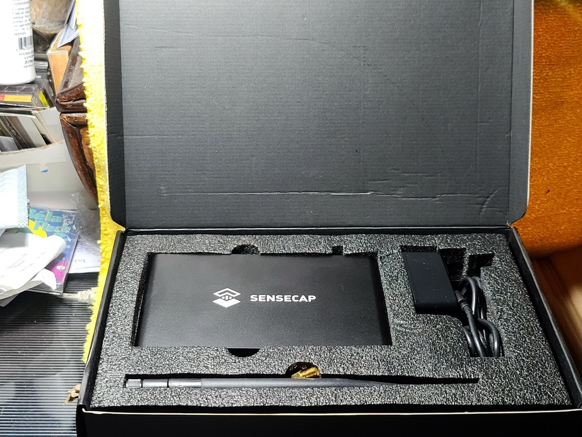 SENSECAP M1 2915 HELIUM HNT hotspot miner (iHub Global